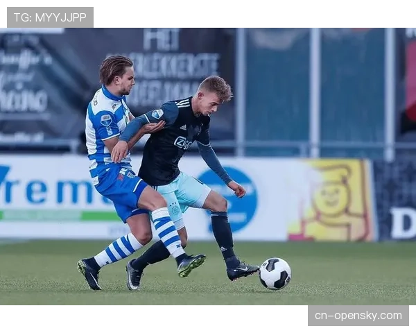 梅斯2-2战平勒阿弗尔,双方门将各出现一次出击失误导致失球 梅斯2-2战平勒阿弗尔,双方门将各出现一次出击失误导致失球